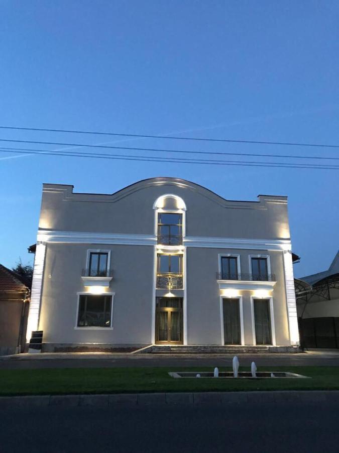 Regal Ballroom Caransebeş Exterior foto