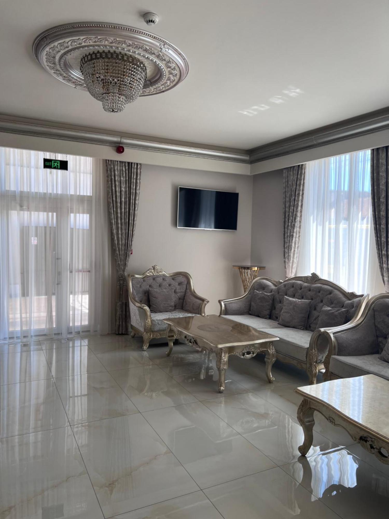 Regal Ballroom Caransebeş Exterior foto